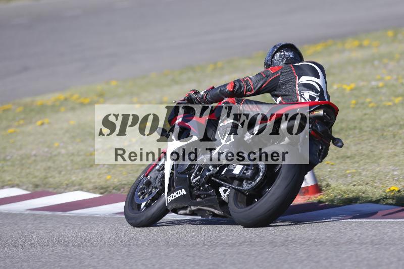 /06 08.04.2026 Cornu Master School ADR/Gruppe blau/backside